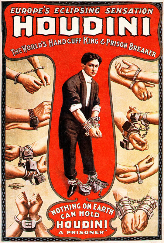 Photo d'Houdini avec plusieurs menottes, connu comme le Roi des Menottes du monde.