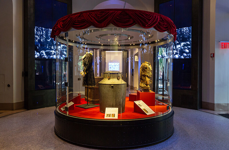 Tentoonstelling van objecten uit het museum van David Copperfield.