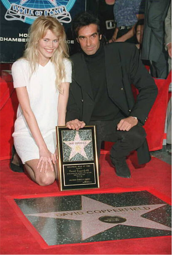 David Copperfield, samen op de foto met Claudia Shiffer, bij de ontvangst van zijn ster op de Hollywoord walk of fame.